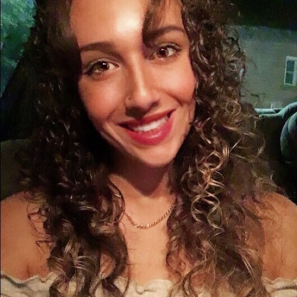 Meet your Posher, Alia - Picture 4 of 7